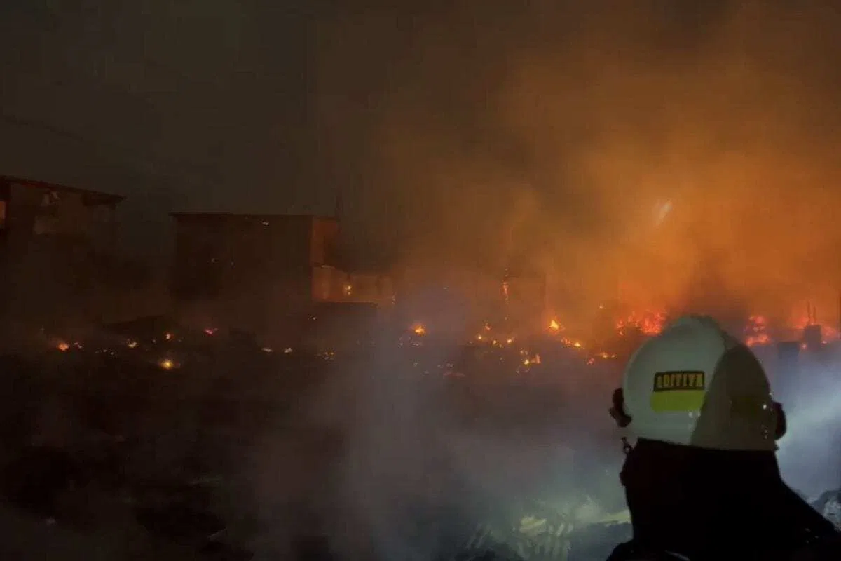 Kebakaran Besar di Muara Angke: 60 Rumah Terbakar