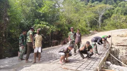 Rehab Jembatan Capai 75 Persen, Satgas TMMD Ke-129 Kodim 1807/Sorong Selatan Perkuat Akses dan Mobilitas Warga