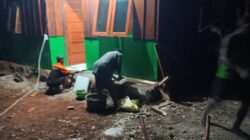 Pantang Menyerah hingga Malam, Satgas TMMD Ke-129 Kodim 1807/Sorsel Lembur Finishing Rumah Type 36 untuk Warga Kampung Sesor