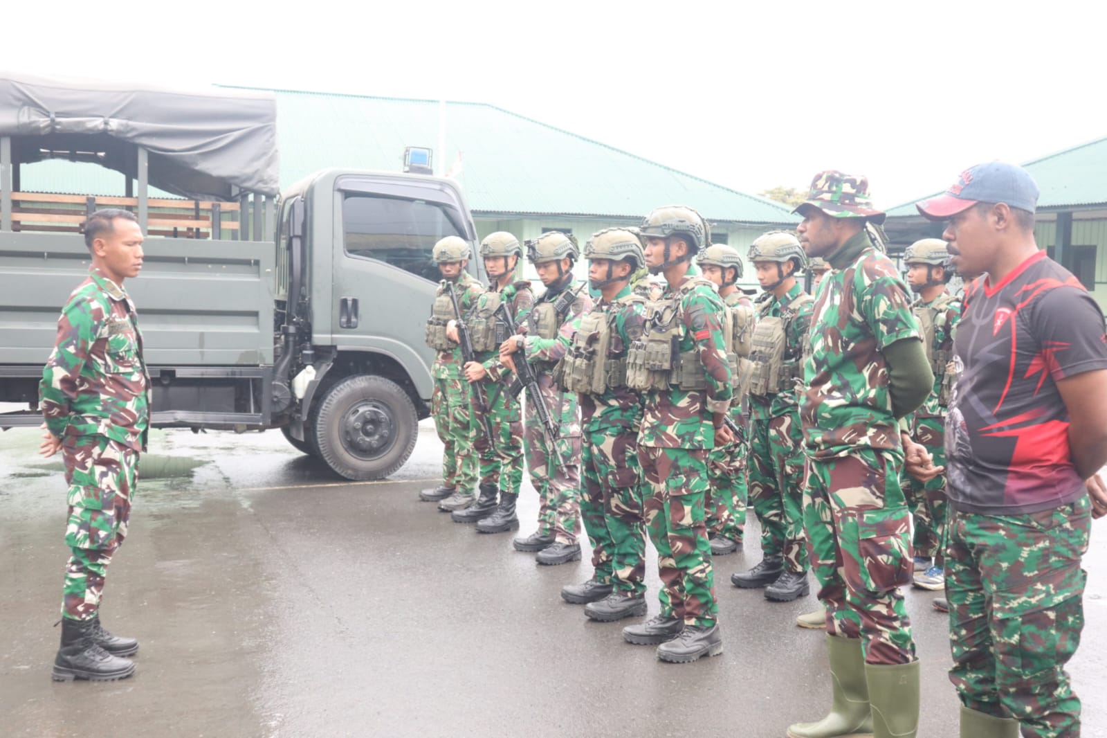 Kodim 1714/PJ Gelar Karya Bakti Merah Putih SMP Negeri 1 Mulia Kab. Puncak Jaya Kodim 1714/PJ Gelar Karya Bakti Merah Putih SMP Negeri 1 Mulia Kab. Puncak Jaya