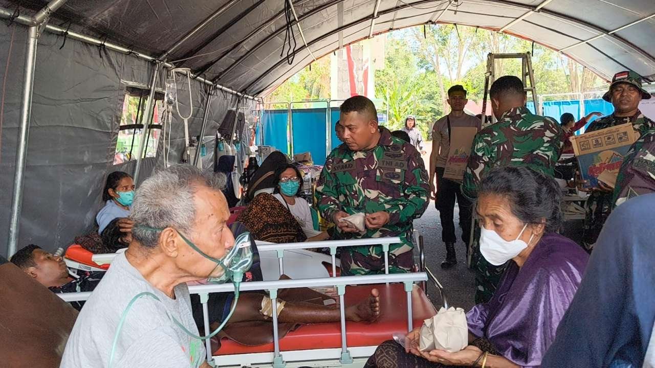 TNI Terus Perkuat Dukungan Penanganan Gempa NTT TNI Terus Perkuat Dukungan Penanganan Gempa NTT