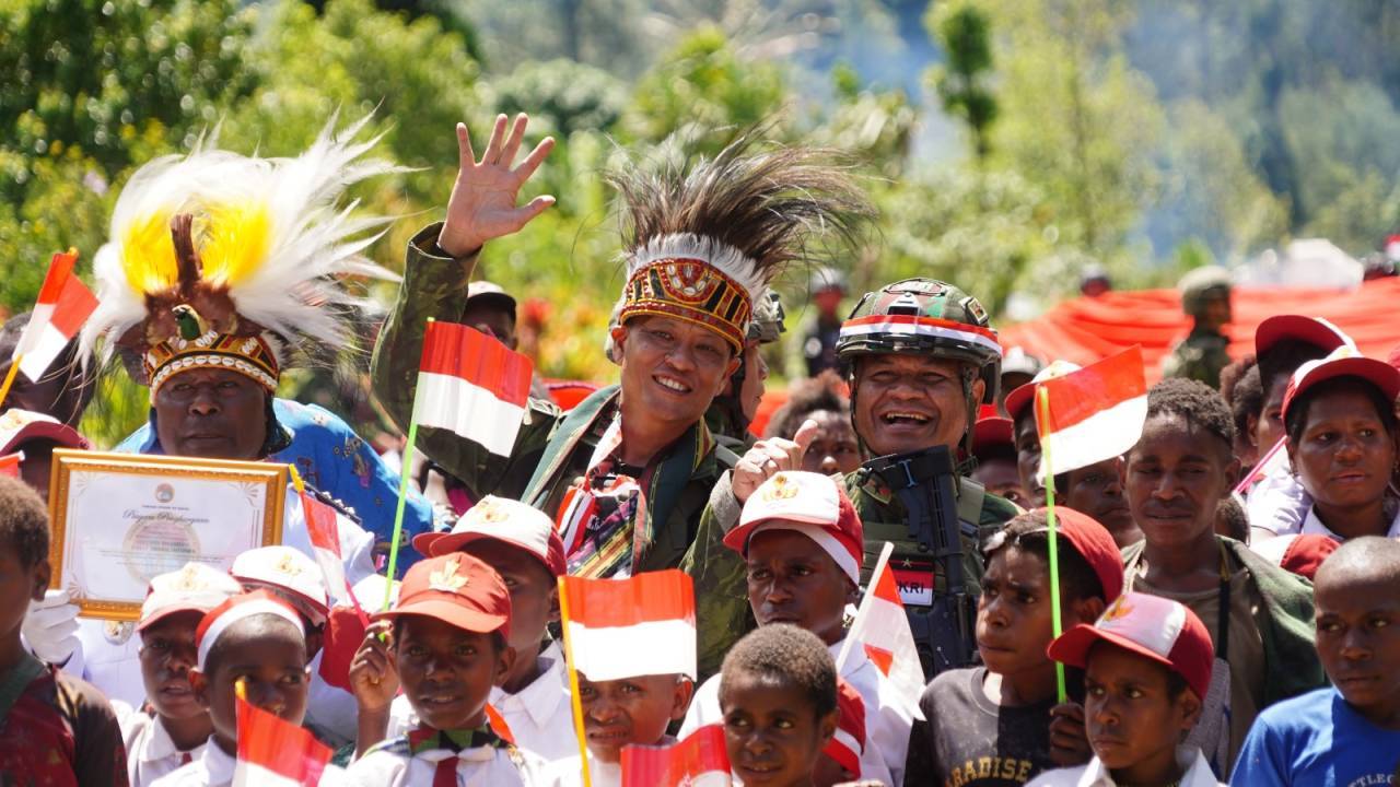 Koops TNI Habema Hadirkan Kampung Hitadipa Damai di Papua: Meneguhkan Semangat Kemerdekaan Menuju Indonesia Berdaulat, Adil, dan Makmur Koops TNI Habema Hadirkan Kampung Hitadipa Damai di Papua: Meneguhkan Semangat Kemerdekaan Menuju Indonesia Berdaulat, Adil, dan Makmur