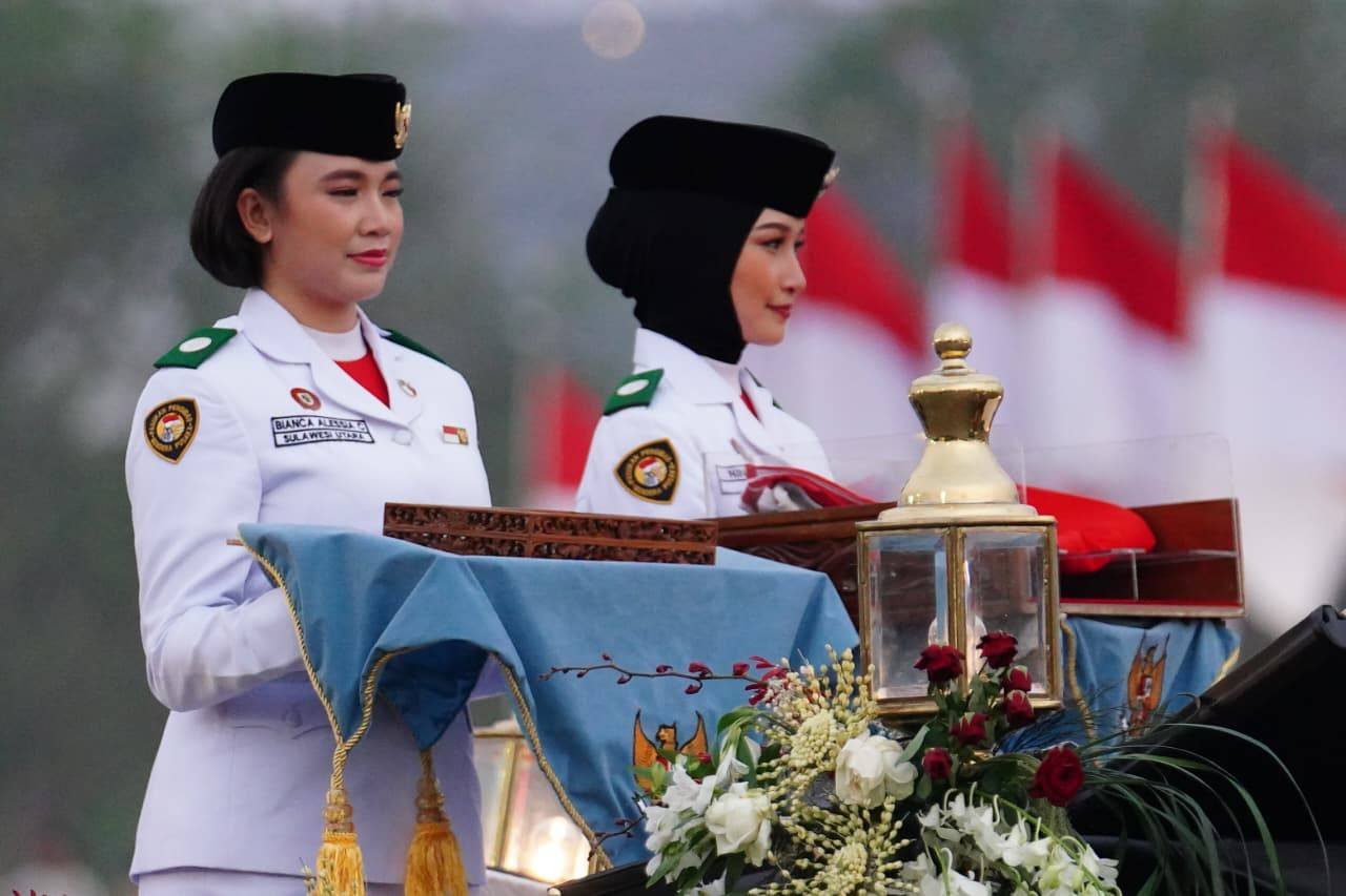 Panglima TNI Hadiri Upacara Penurunan Bendera Sang Merah Putih di Istana Merdeka Panglima TNI Hadiri Upacara Penurunan Bendera Sang Merah Putih di Istana Merdeka