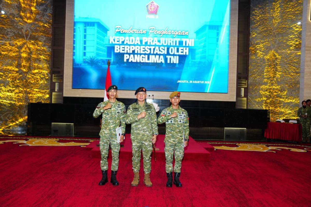 Panglima TNI Beri Penghargaan Istimewa Atas Aksi Heroik Dua Prajurit TNI di Masjid Baiturrahman Panglima TNI Beri Penghargaan Istimewa Atas Aksi Heroik Dua Prajurit TNI di Masjid Baiturrahman