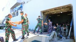 Hari Kesembilan Penanganan Gempa NTT, TNI Kerahkan 8.012 Personel dan Salurkan 803,824 Ton Bantuan