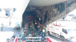 Hari Kedua Belas Penanganan Gempa NTT, TNI Kirim 925,638 Ton Bantuan