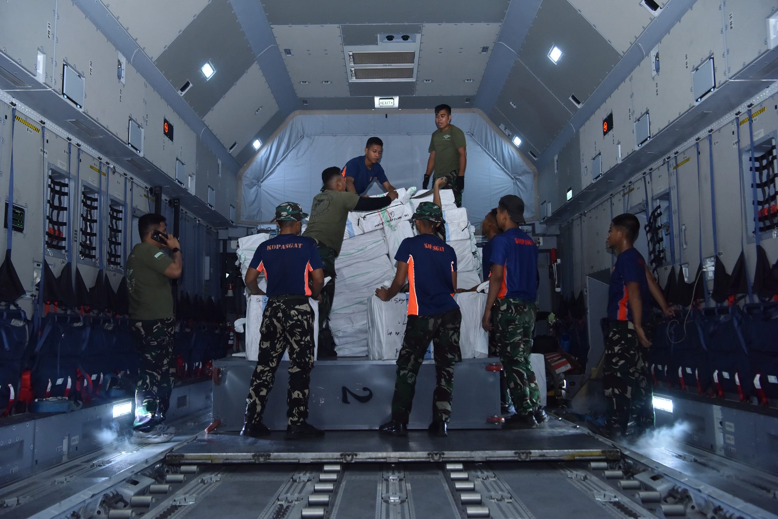 Hari Ketiga Belas Penanganan Gempa NTT, TNI Sudah Salurkan 946,923 Ton Bantuan