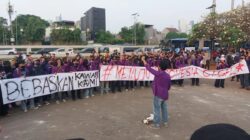Mahasiswa Universitas Pakuan Gelar Aksi Demo di DPR Mahasiswa Universitas Pakuan Gelar Aksi Demo di DPR