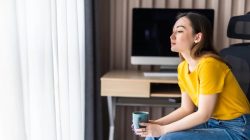 Mengungkap Kebiasaan Penyebab Kesepian Mengungkap Kebiasaan Penyebab Kesepian