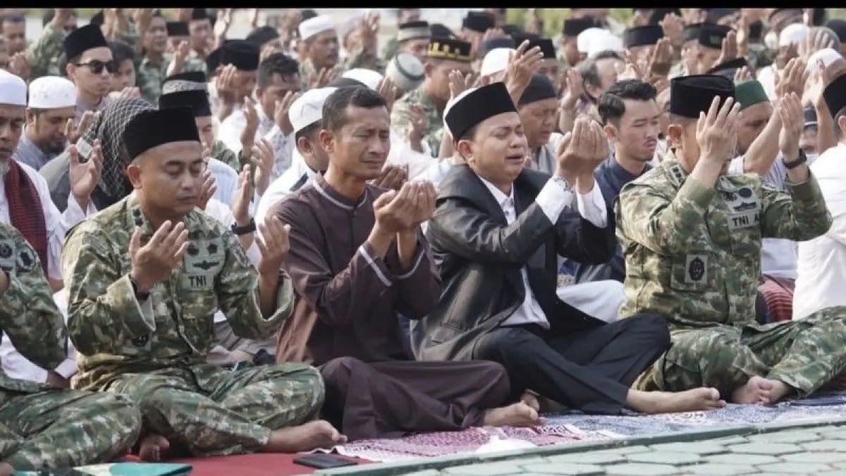 Salat Istisqa untuk Memohon Hujan di Kalimantan Timur Salat Istisqa untuk Memohon Hujan di Kalimantan Timur