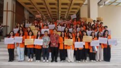 Membangun Karakter Mahasiswa untuk Menghadapi Dunia Kerja Membangun Karakter Mahasiswa untuk Menghadapi Dunia Kerja