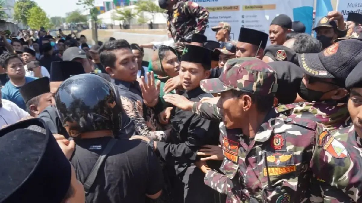 Ketegangan Muktamar NU ke-35 di Jombang Ketegangan Muktamar NU ke-35 di Jombang
