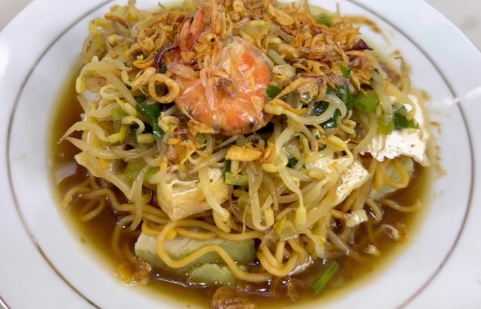Resep Lontong Mie Spesial Khas Surabaya: Gurih dan Lezat Resep Lontong Mie Spesial Khas Surabaya: Gurih dan Lezat