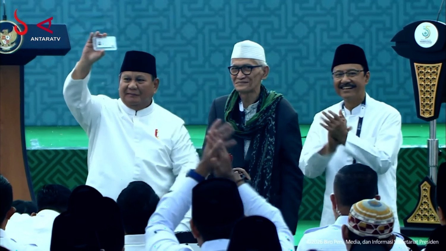 Resmi Jadi Anggota, Prabowo Terima Kartu Anggota NU Seumur Hidup
