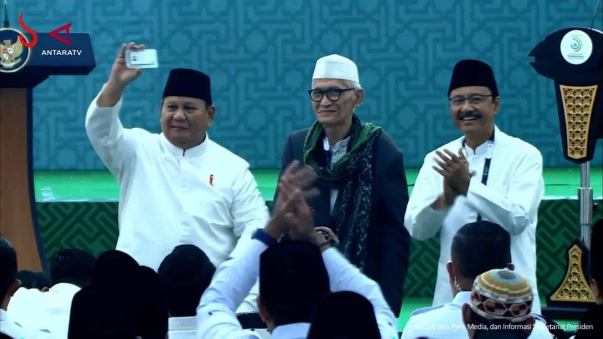 Resmi Jadi Anggota, Prabowo Terima Kartu Anggota NU Seumur Hidup