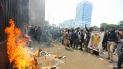 Mengakhiri Aksi Demo dengan Tertib di Sekitar DPR Jakarta