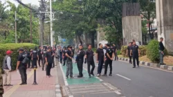 Pengamanan Polisi di Depan DPR: Cegah Aksi Demo dan Pemeriksaan Identitas