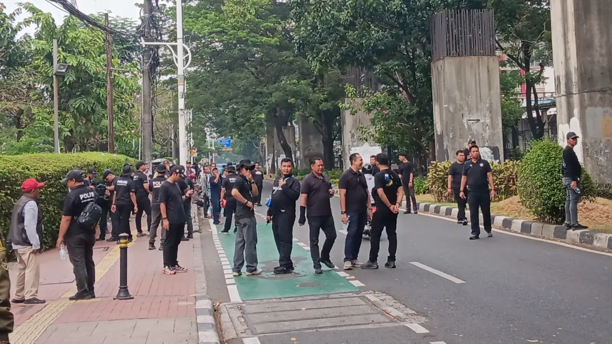 Pengamanan Polisi di Depan DPR: Cegah Aksi Demo dan Pemeriksaan Identitas