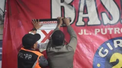 Tindakan Satpol PP Terhadap Warkop di Putro Agung