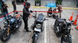 Penyitaan Barang Bukti oleh KPK dari Kasus Gatot Heroe di Kediri
