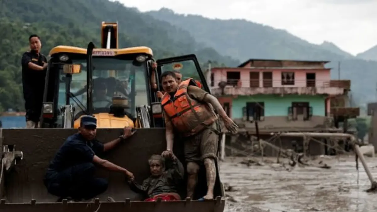 Korban Banjir Bandang Nepal-Tibet Terus Bertambah Korban Banjir Bandang Nepal-Tibet Terus Bertambah