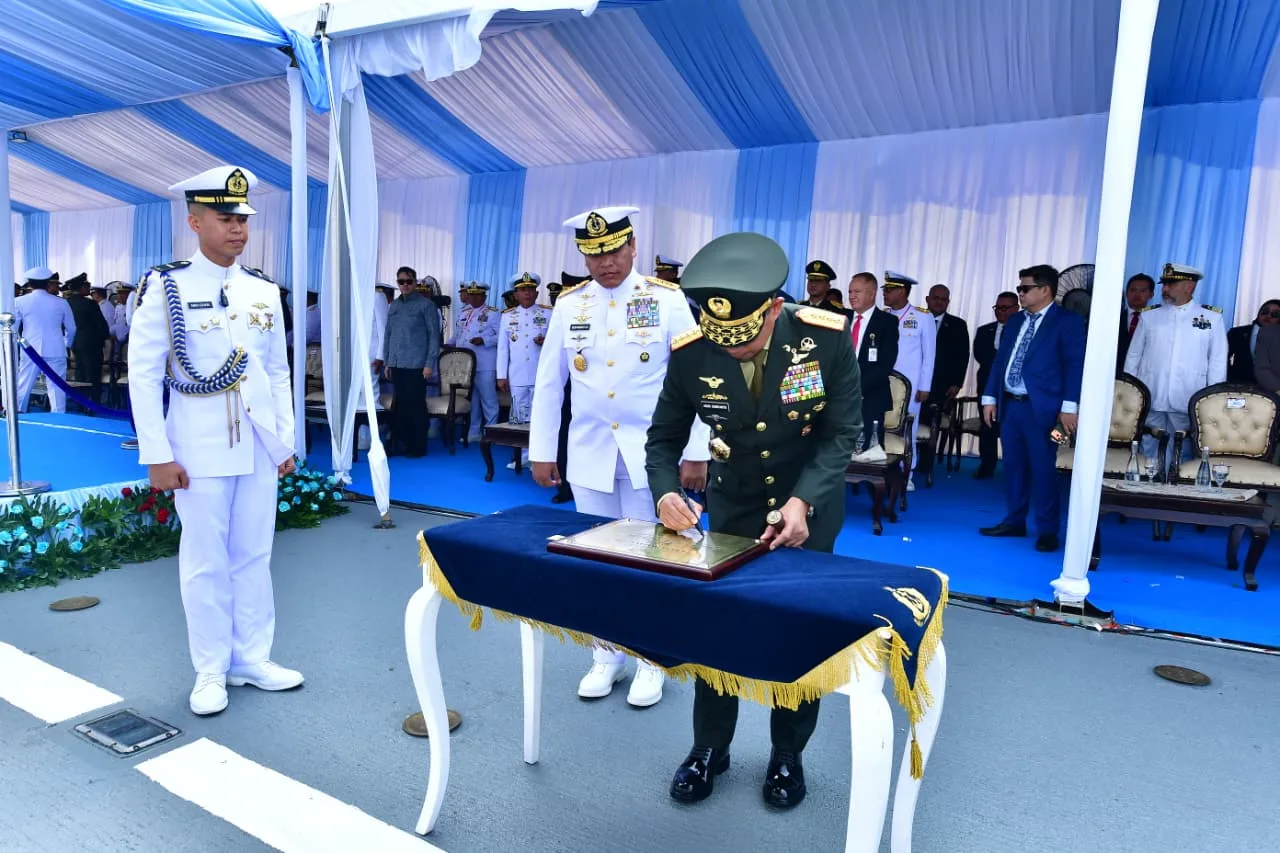 Panglima TNI Resmikan KRI Sriwijaya-100, Perkuat Pertahanan Maritim Panglima TNI Resmikan KRI Sriwijaya-100, Perkuat Pertahanan Maritim