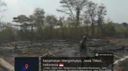 Aksi Cepat Tanggap! Babinsa Margomulyo Sisir Bekas Karhutla, Pastikan Api Benar-Benar Padam