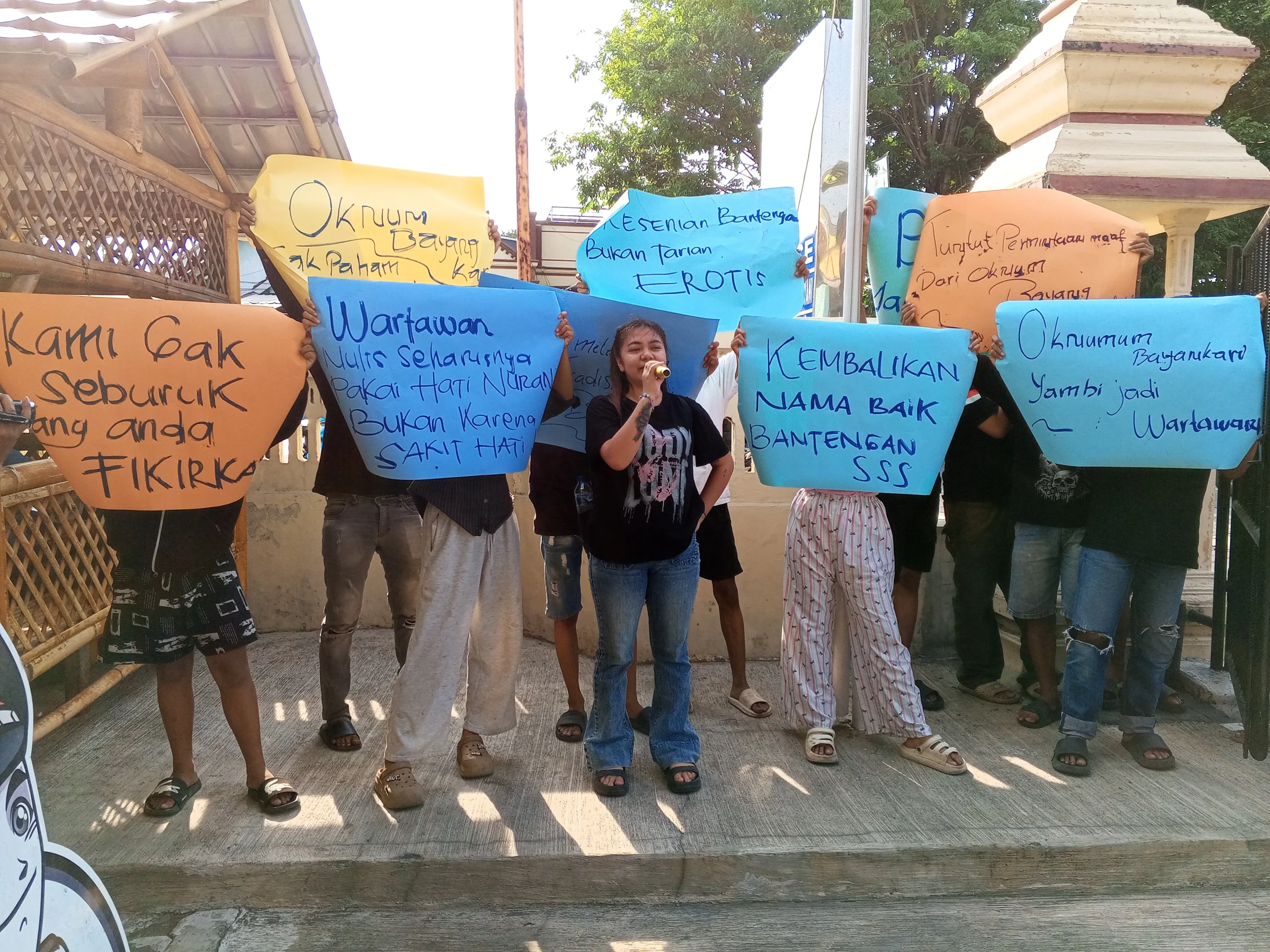 Dipersoalkan Seniman, Pemberitaan Bantengan Berlanjut ke Mapolres Probolinggo Kota Dipersoalkan Seniman, Pemberitaan Bantengan Berlanjut ke Mapolres Probolinggo Kota