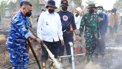 Gunakan Cairan Khusus, Metode Undercooling Dikerahkan; Gubernur, Danlanud, dan Forkopimda Kalsel Bersinergi di Titik Api Atasi Karhutla Gunakan Cairan Khusus, Metode Undercooling Dikerahkan; Gubernur, Danlanud, dan Forkopimda Kalsel Bersinergi di Titik Api Atasi Karhutla