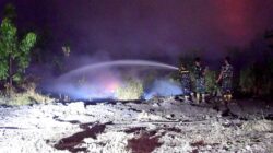 Gelap Malam Tak Jadi Penghalang, Satgas Karhutla Lanud Sjamsudin Noor Kembali Berjibaku Hadang Karhutla Hingga Dini Hari