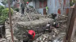 Kodim 1714/Puncak Jaya Gandeng Masyarakat Binaan Membangun Jembatan Merah Putih di Kampung Kulok Enggame