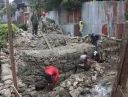 Kodim 1714/Puncak Jaya Gandeng Masyarakat Binaan Membangun Jembatan Merah Putih di Kampung Kulok Enggame