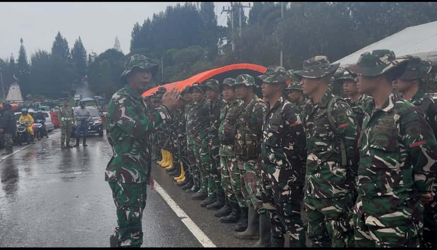 Gerak Cepat TNI Bantu Tangani Dampak Banjir Bandang di Kabupaten Solok Sumbar