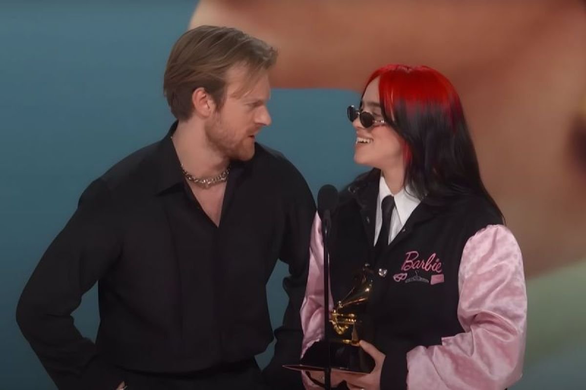 Kisah Pernikahan Finneas O'Connell dan Claudia Sulewski Kisah Pernikahan Finneas O’Connell dan Claudia Sulewski