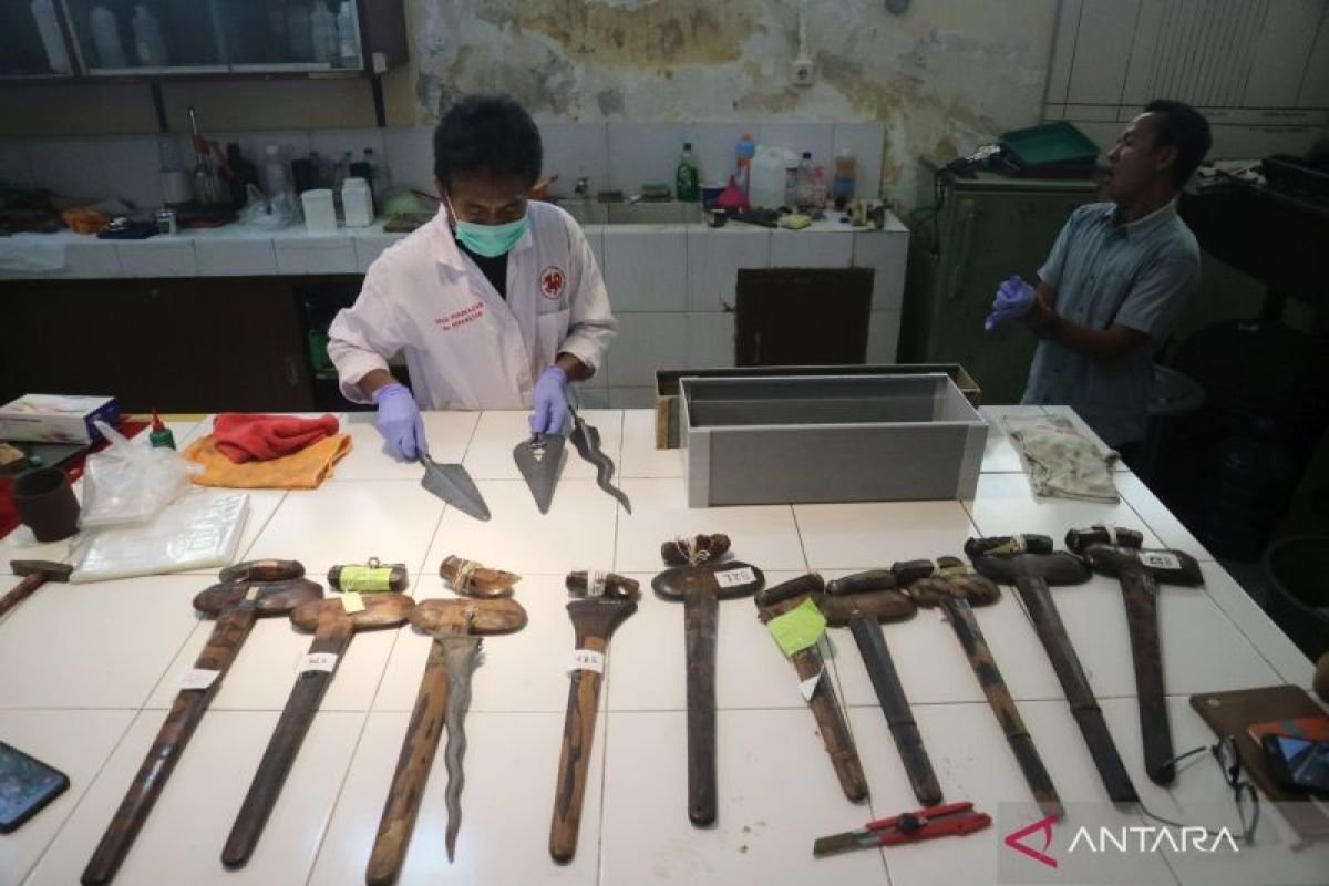 Pelestarian Artefak Senjata di Museum NTB Pelestarian Artefak Senjata di Museum NTB