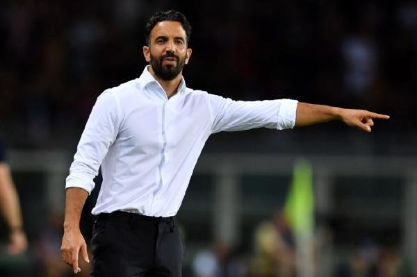 AC Milan Memperkuat Tim dengan Target Bek dari Manchester AC Milan Memperkuat Tim dengan Target Bek dari Manchester