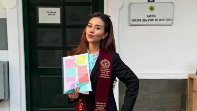 Pesan Haru Mayang Lucyana Usai Lulus S1 Pesan Haru Mayang Lucyana Usai Lulus S1