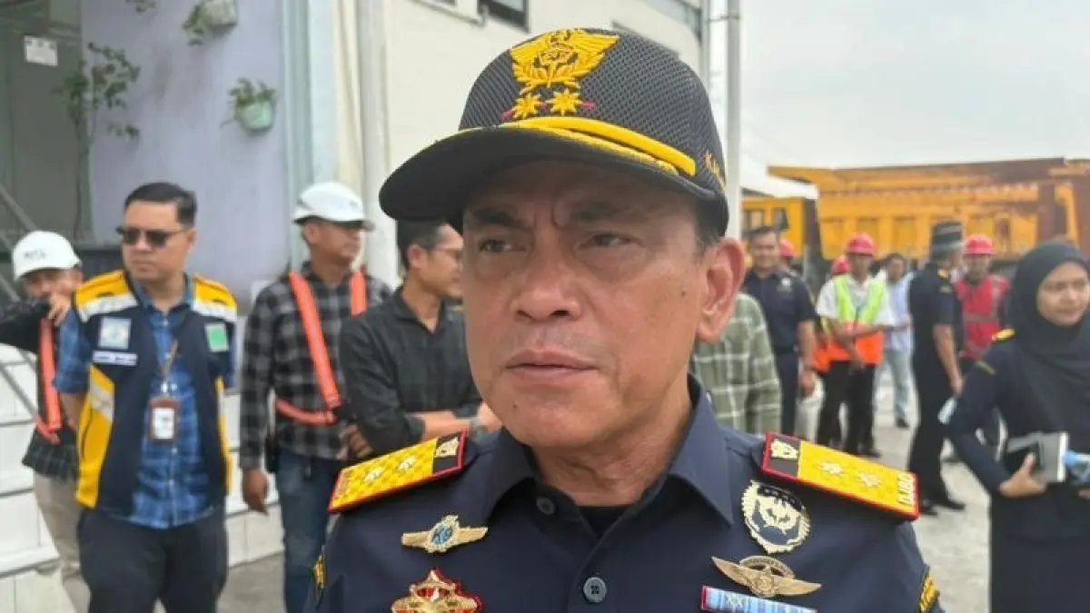 Optimasi Pusat Logistik Berikat Dalam Penekanan Dwelling Time Optimasi Pusat Logistik Berikat Dalam Penekanan Dwelling Time