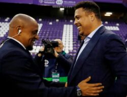 Ronaldo Nazario dan Roberto Carlos Resmi Akuisisi Klub Brasil