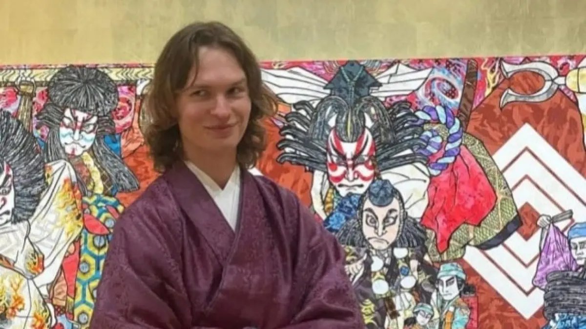 Kritik atas Penampilan Ansel Elgort di Acara Seni Korea