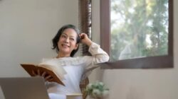 Delapan Kebiasaan yang Perlu Ditinggalkan untuk Ketenangan Pikiran Saat Menua