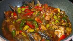 Menyajikan Oseng Peda Kecap Pete yang Lezat