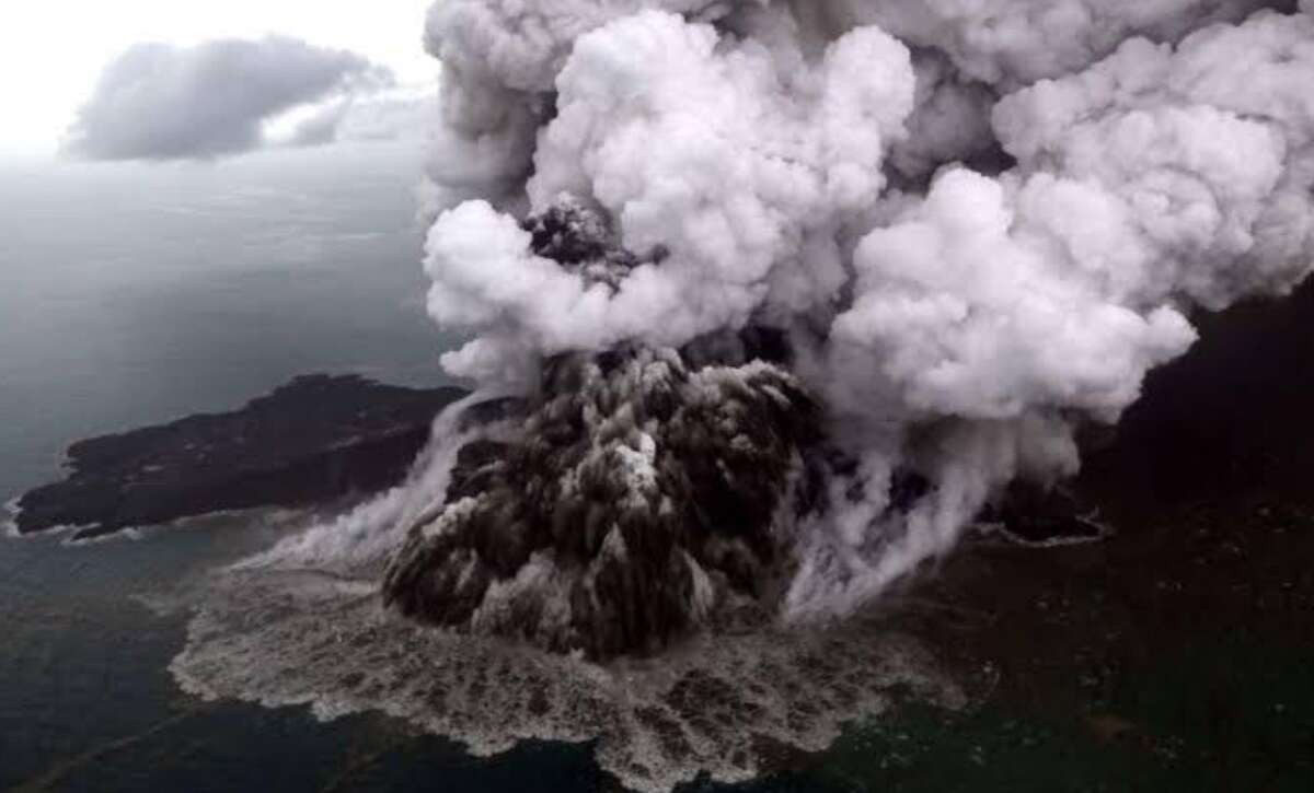 Kegiatan Erupsi Gunung Anak Krakatau yang Mengkhawatirkan Warga