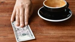 Karakter Positif di Balik Kebiasaan Memberi Tip