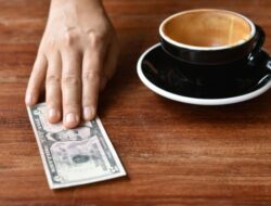 Karakter Positif di Balik Kebiasaan Memberi Tip
