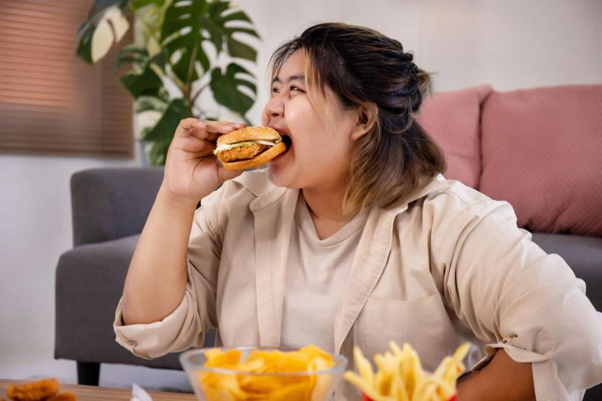 10 Kebiasaan Makan yang Buruk untuk Kesehatan Jantung