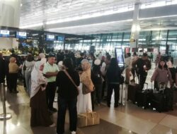 Penutupan Bandara Soekarno-Hatta akibat Abu Vulkanik