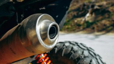 Mengatasi Masalah Knalpot Motor yang Mengeluarkan Asap Putih
