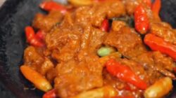 Membuat Sambal Krecek Empuk dan Gurih