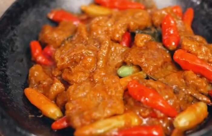 Membuat Sambal Krecek Empuk dan Gurih